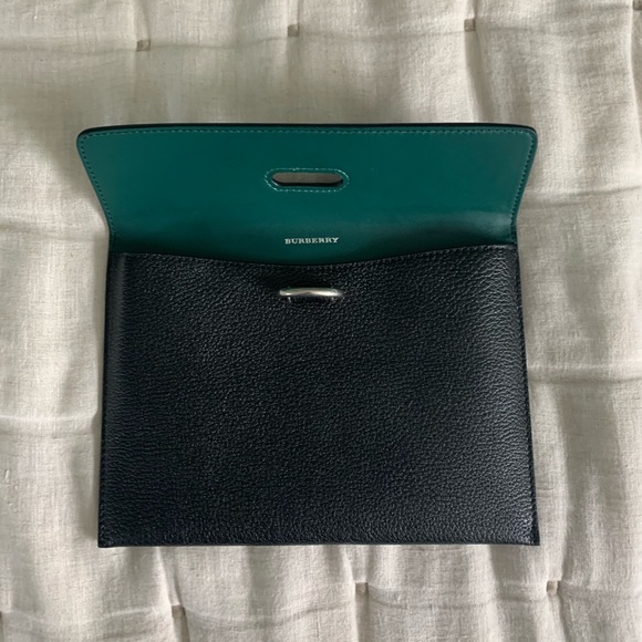 Burberry clutch with pouch - Picture 2 of 4